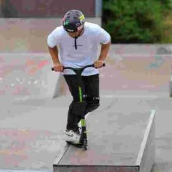 Schildkröt Fun Wheels "Kickless" Stunt Scooter -Casual Game Store 281 6500 7